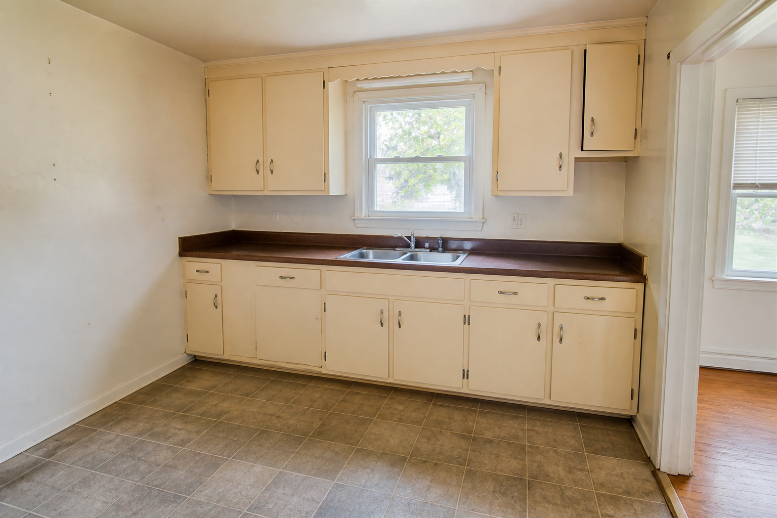 Kitchen before refresh